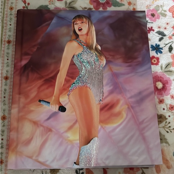 Taylor Swift Other - Taylor Swift in Sparkling Silver and Pink Art Print